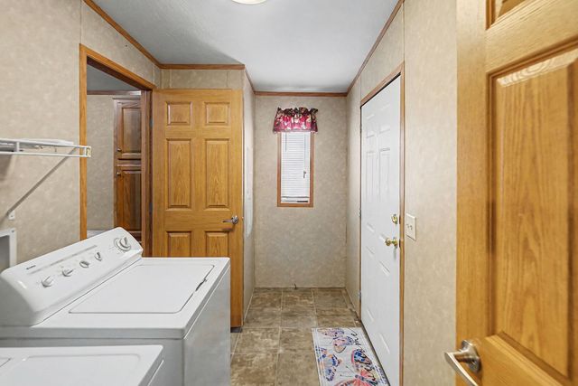 1111 S JEFFERSON Street, Salem, IL 62881