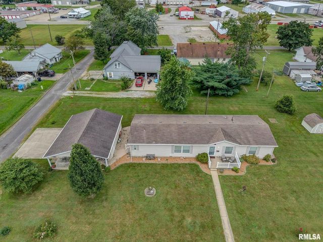 1111 S JEFFERSON Street, Salem, IL 62881