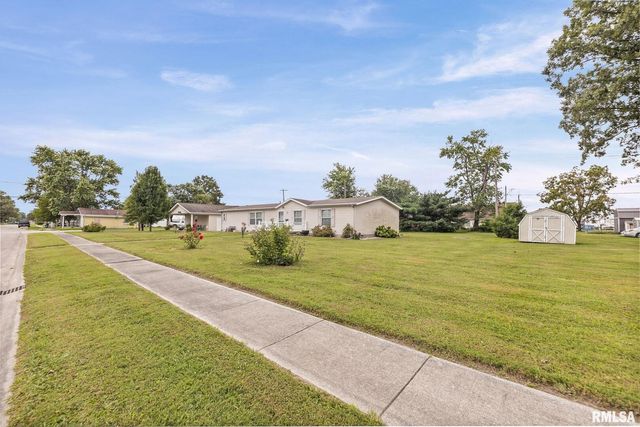 1111 S JEFFERSON Street, Salem, IL 62881