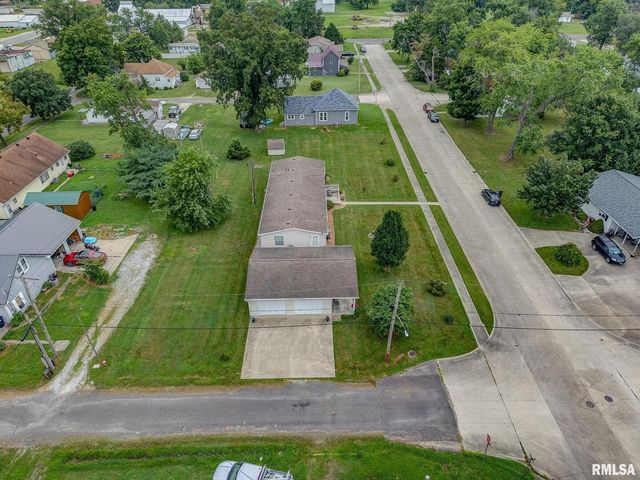 1111 S JEFFERSON Street, Salem, IL 62881
