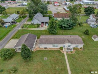 1111 S JEFFERSON Street, Salem, IL 62881