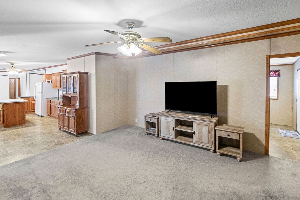 Image 11 of property listing at 1111 S JEFFERSON Street, Salem, IL 62881