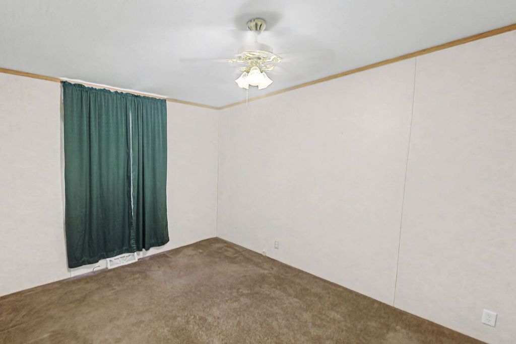 Image 19 of property listing at 1111 S JEFFERSON Street, Salem, IL 62881