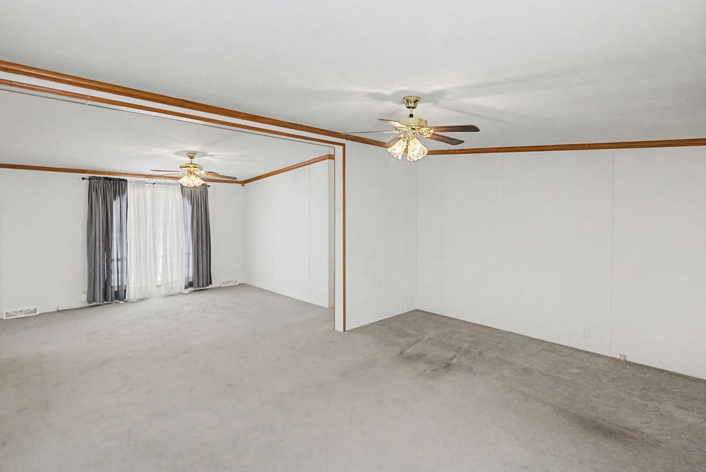 Image 3 of property listing at 1111 S JEFFERSON Street, Salem, IL 62881