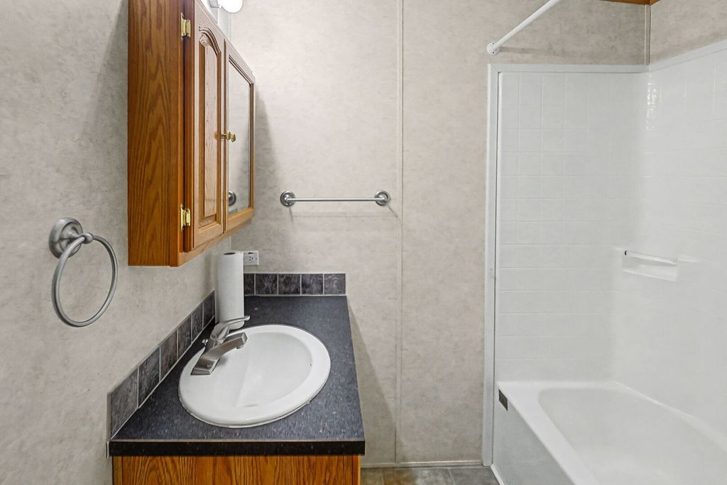 Image 24 of property listing at 1111 S JEFFERSON Street, Salem, IL 62881