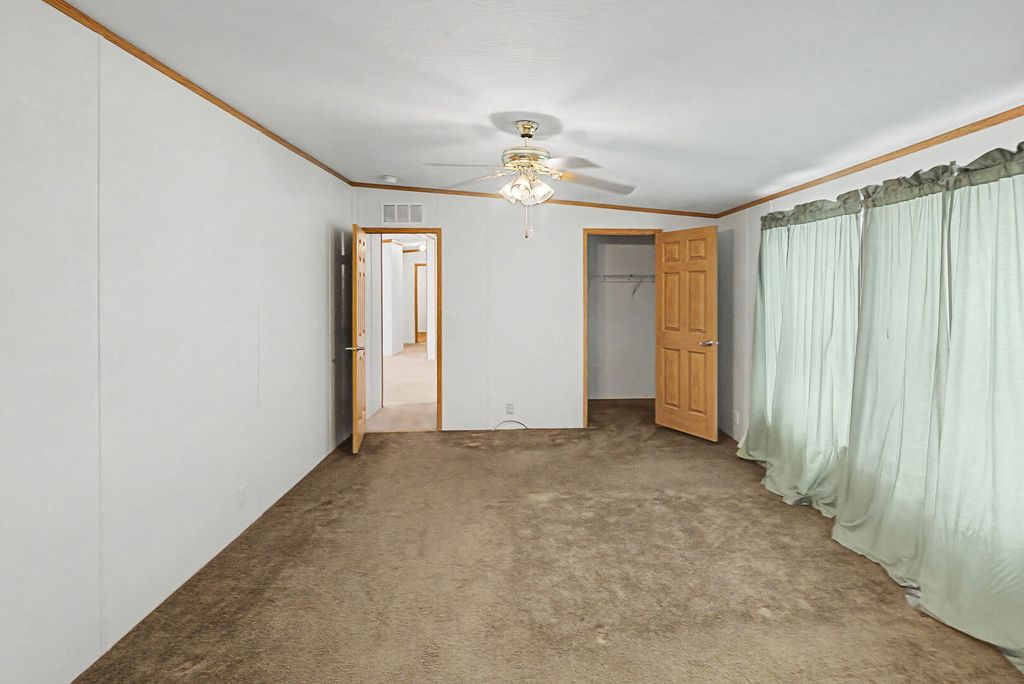 Image 27 of property listing at 1111 S JEFFERSON Street, Salem, IL 62881