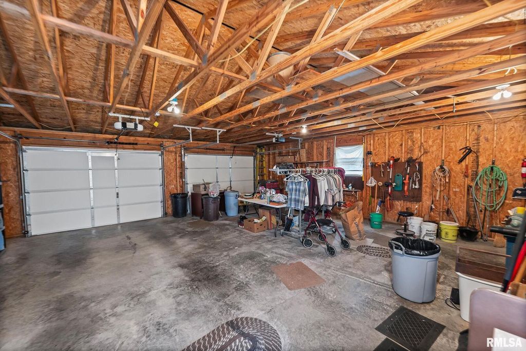 Image 30 of property listing at 1111 S JEFFERSON Street, Salem, IL 62881