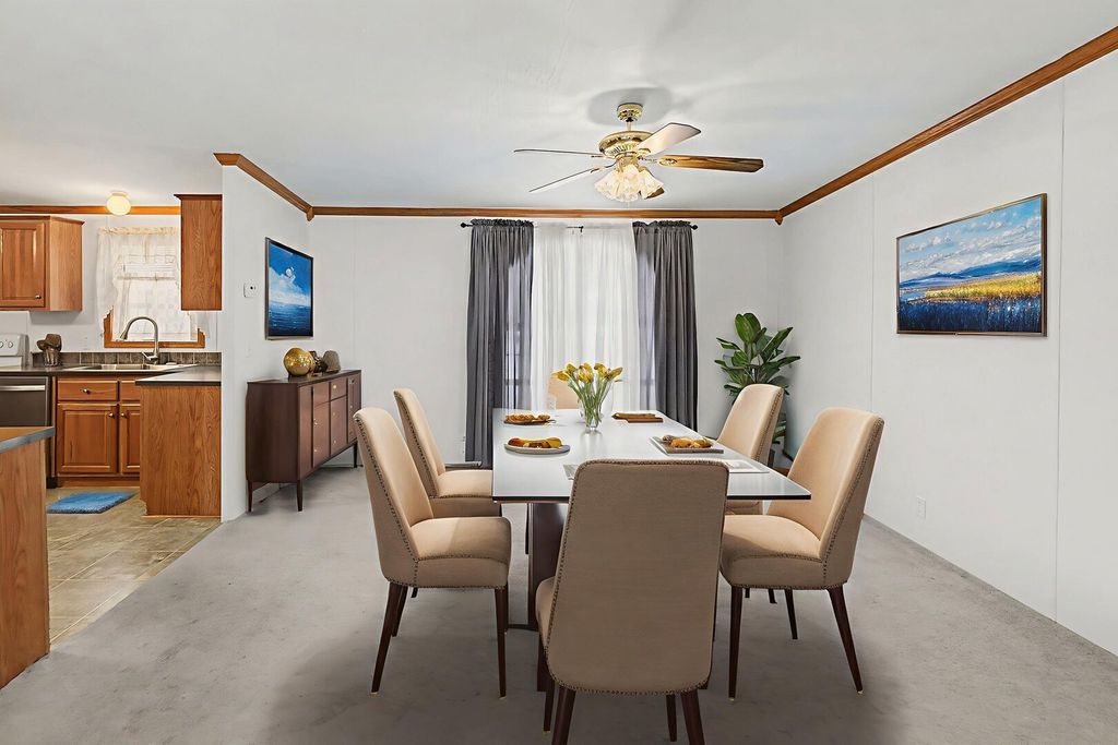 Image 7 of property listing at 1111 S JEFFERSON Street, Salem, IL 62881