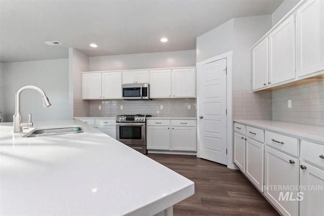 5900 S Sturgeon Way, Boise, ID 83709