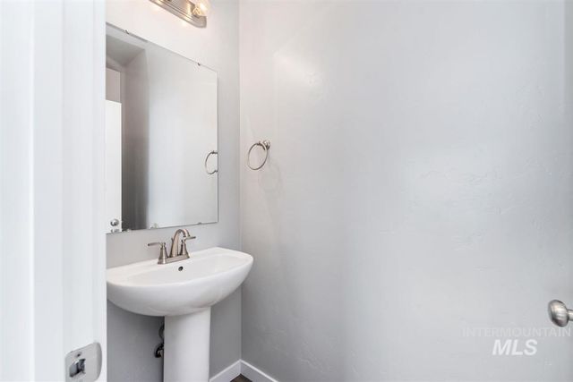 5900 S Sturgeon Way, Boise, ID 83709