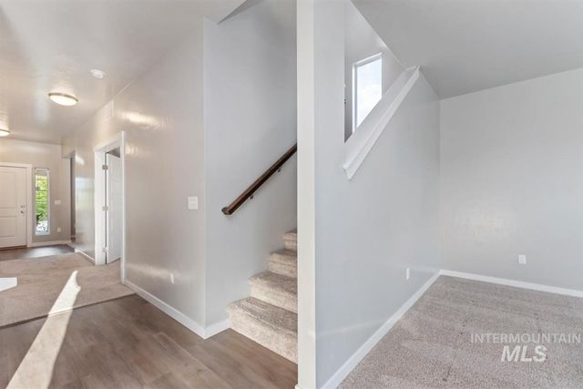 5900 S Sturgeon Way, Boise, ID 83709