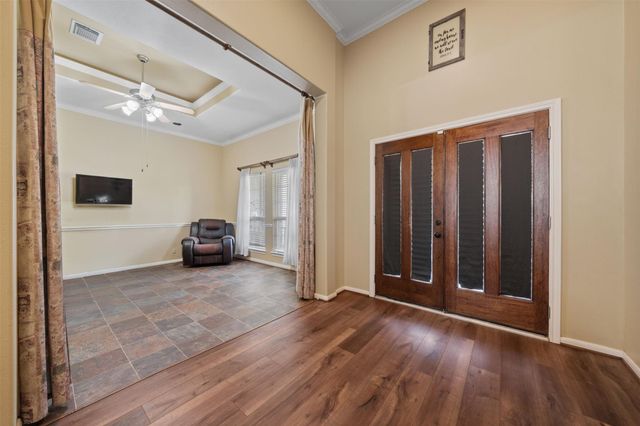 210 Southwood Circle, Baytown, TX 77520