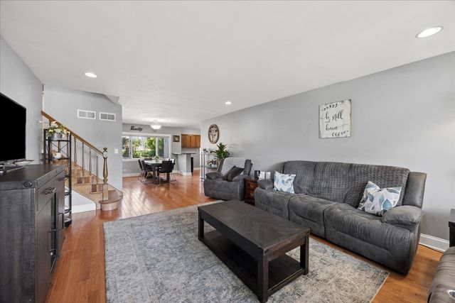 1646 Portsmouth Avenue, Westchester, IL 60154