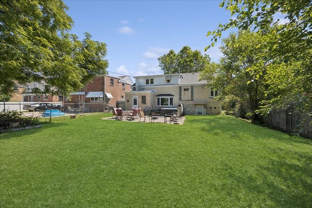 1646 Portsmouth Avenue, Westchester, IL 60154