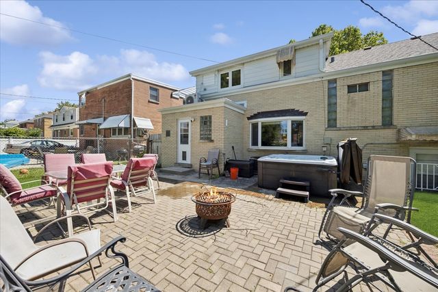 1646 Portsmouth Avenue, Westchester, IL 60154