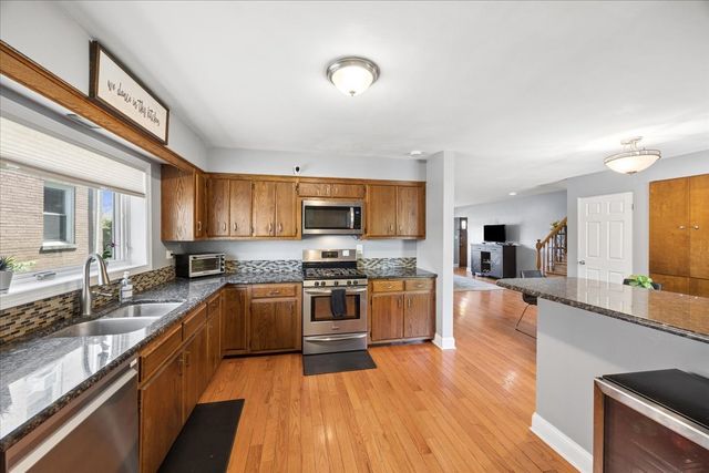 1646 Portsmouth Avenue, Westchester, IL 60154