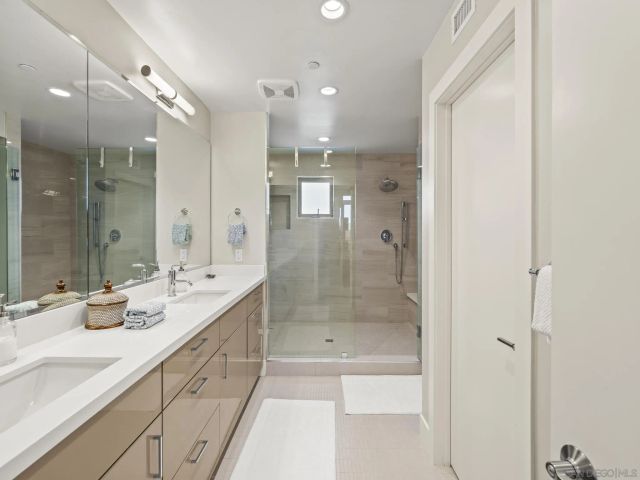 3030 Jarvis St 2, San Diego, CA 92106