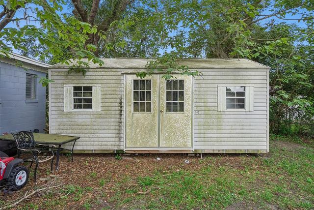 335 E WALTS AVENUE, Deland, FL 32724