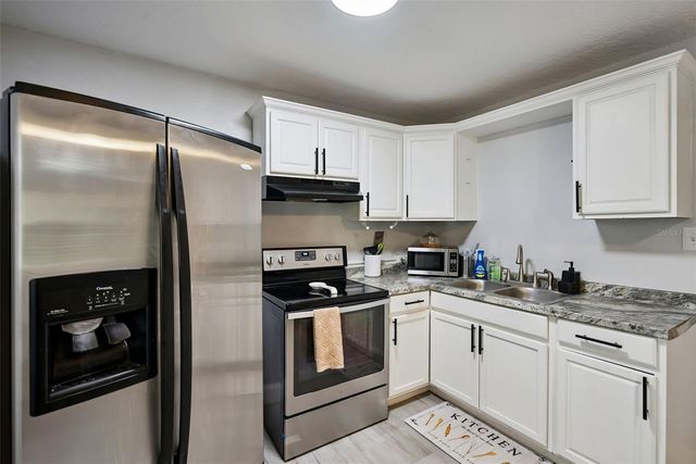 335 E WALTS AVENUE, Deland, FL 32724