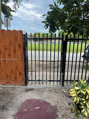 1581 NE 117 ST, Miami, FL 33161