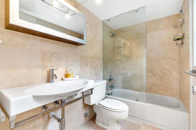 112 N Birch Road 202, Fort Lauderdale, FL 33304