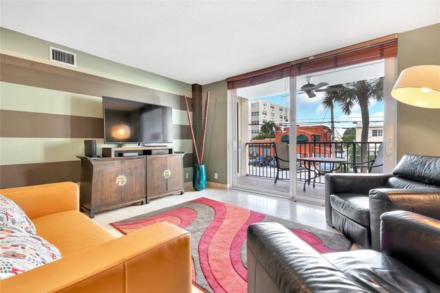 112 N Birch Road 202, Fort Lauderdale, FL 33304