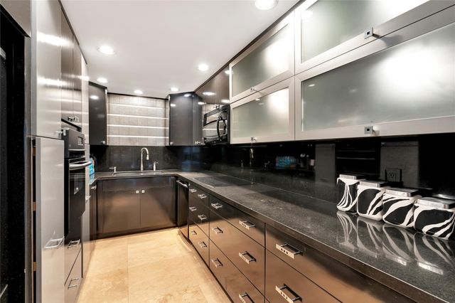 112 N Birch Road 202, Fort Lauderdale, FL 33304