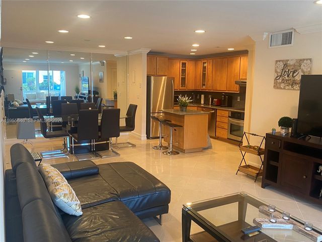 6471 Bay Club Dr 2, Fort Lauderdale, FL 33308