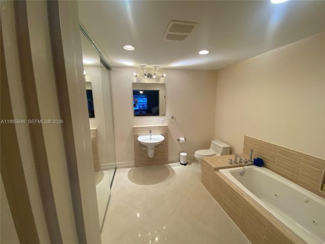 6471 Bay Club Dr 2, Fort Lauderdale, FL 33308