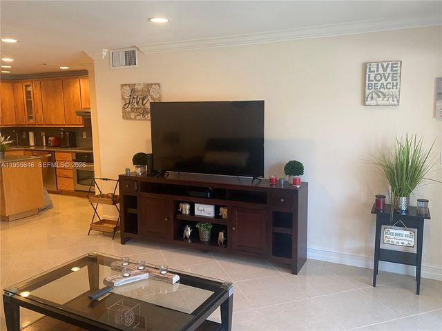 6471 Bay Club Dr 2, Fort Lauderdale, FL 33308