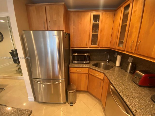 6471 Bay Club Dr 2, Fort Lauderdale, FL 33308