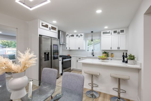 2421 Lockner Boulevard, Joliet, IL 60431