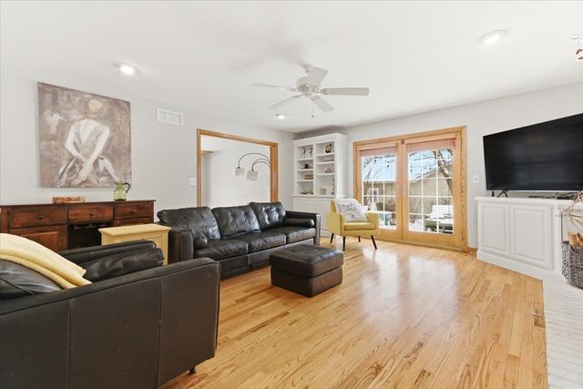 492 Patricia Court, Grayslake, IL 60030