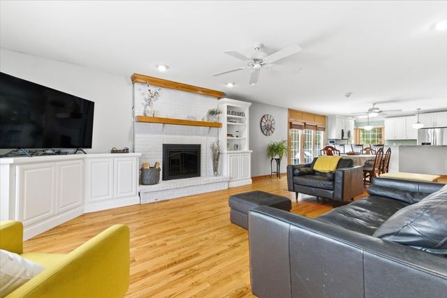 492 Patricia Court, Grayslake, IL 60030