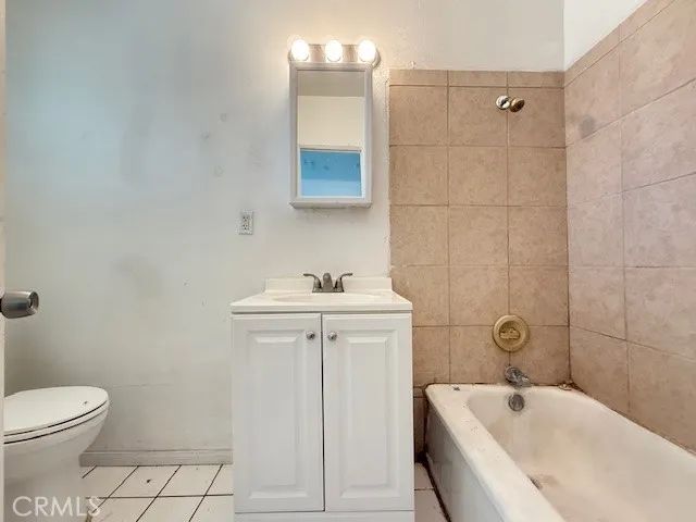 818 E C St, Colton, CA 92324