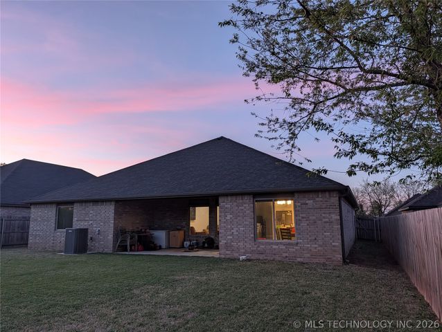 744 E 139th Place, Glenpool, OK 74033