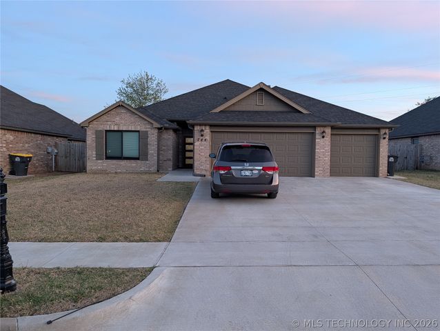 744 E 139th Place, Glenpool, OK 74033