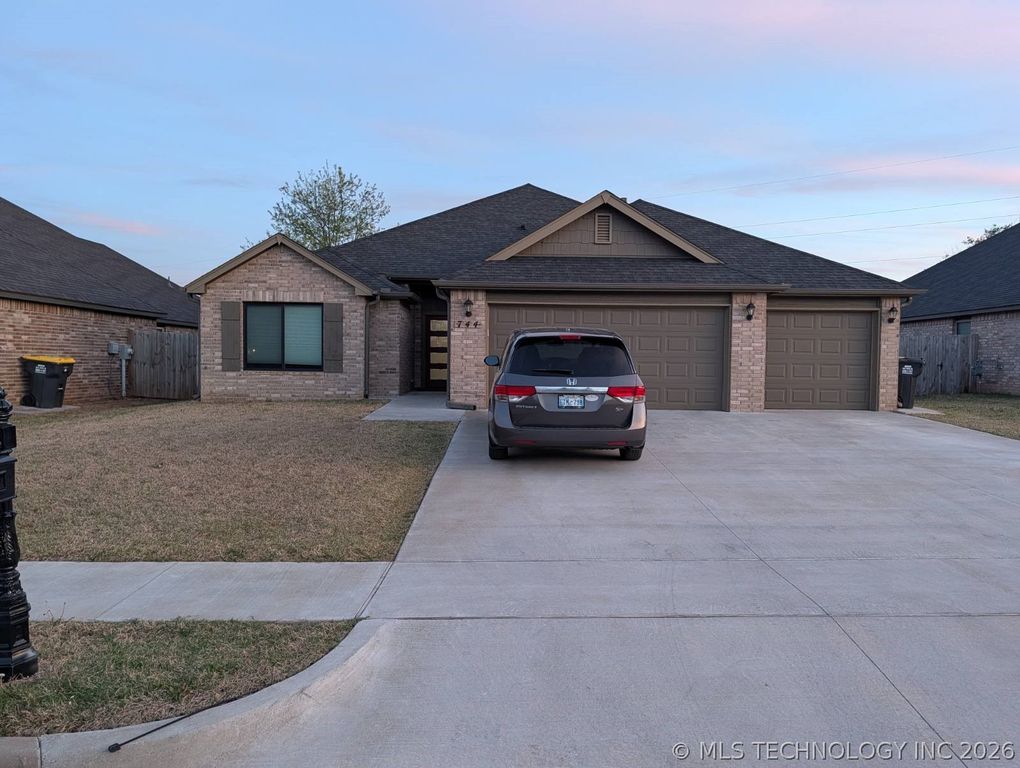 744 E 139th Place, Glenpool, OK 74033