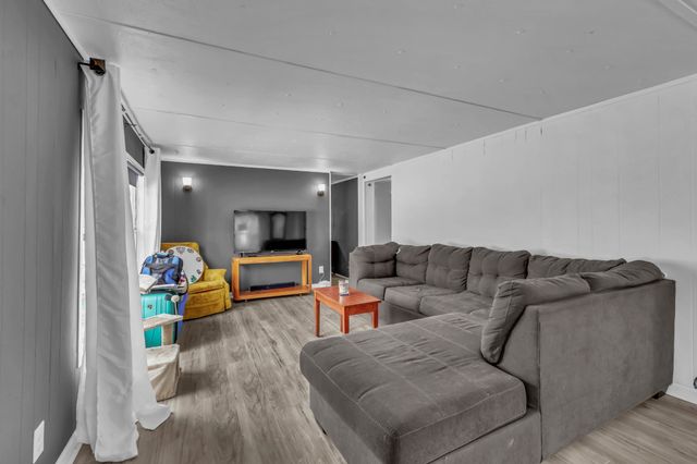 1105 Palmyra Rd, Clarksville, TN 37040