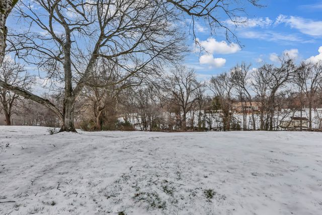 1105 Palmyra Rd, Clarksville, TN 37040