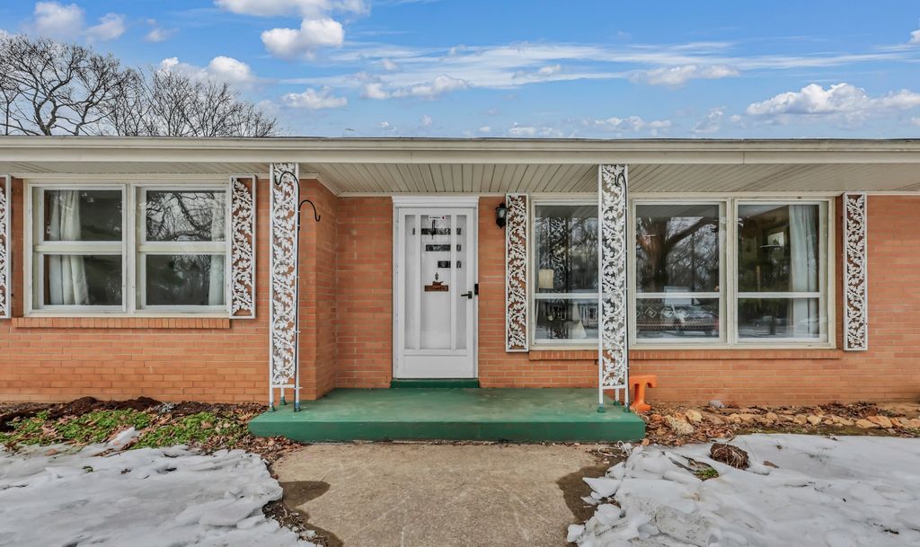 1105 Palmyra Rd, Clarksville, TN 37040