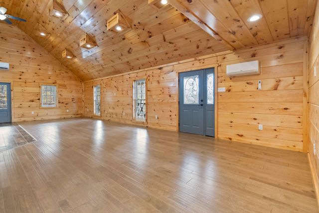 949 3447 Highway, Mckee, KY 40447