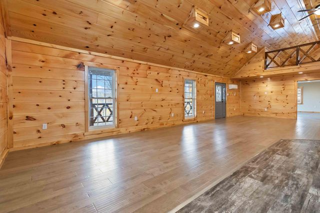 949 3447 Highway, Mckee, KY 40447