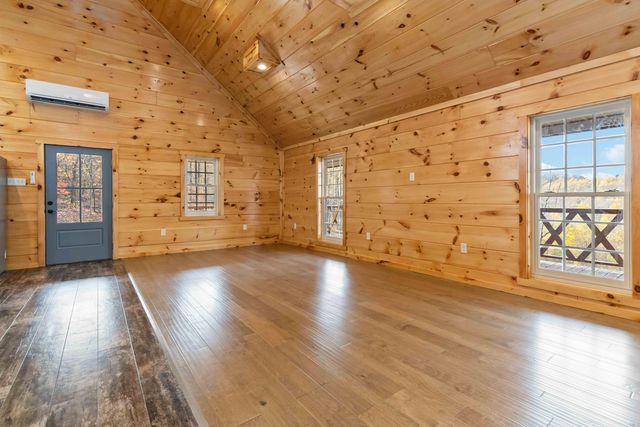 949 3447 Highway, Mckee, KY 40447