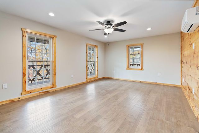 949 3447 Highway, Mckee, KY 40447