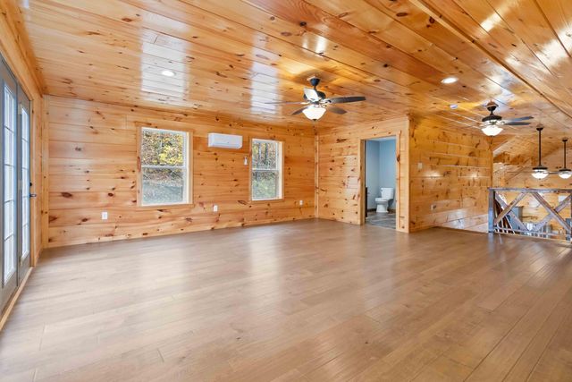 949 3447 Highway, Mckee, KY 40447