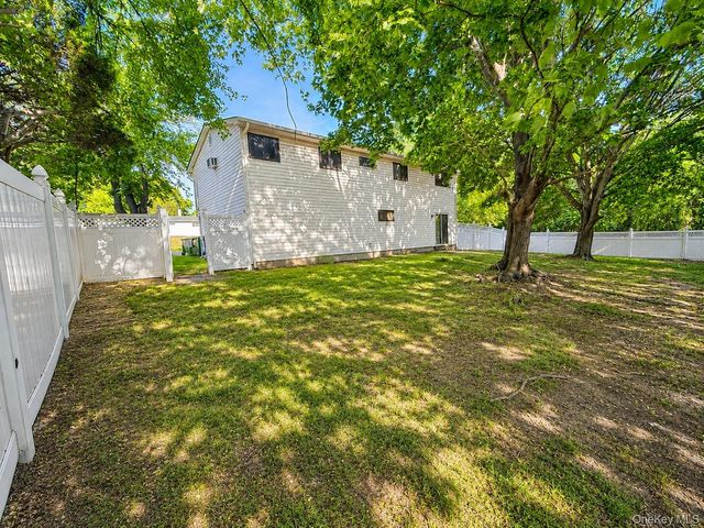 150 8th Avenue, Holtsville, NY 11742