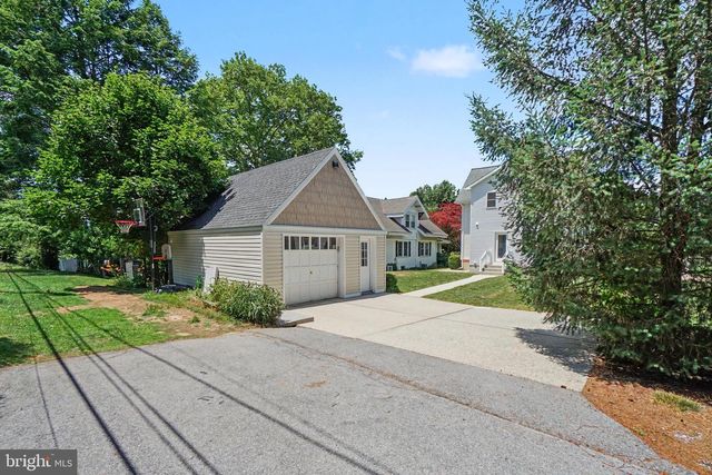 252 E AREBA AVE, Hershey, PA 17033
