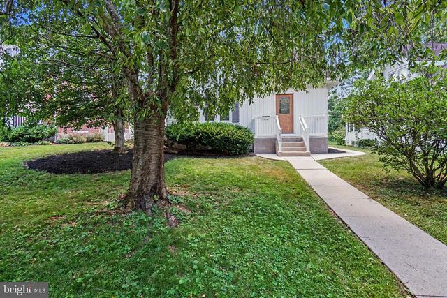 252 E AREBA AVE, Hershey, PA 17033