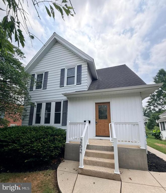 252 E AREBA AVE, Hershey, PA 17033